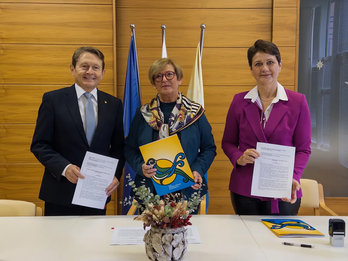 2025-10-17_-_Podpis_pogodbe_Zakon_o__dolgotrajni_oskrbi__20_.JPG
