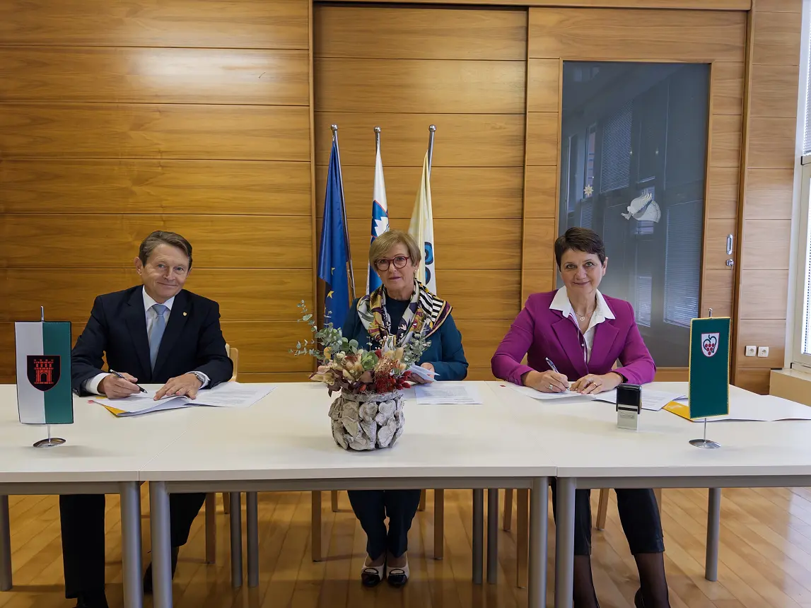 2025-10-17 - Podpis pogodbe_Zakon o  dolgotrajni oskrbi (11).JPG