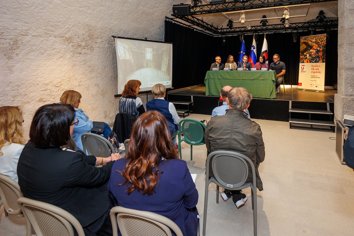 Tiskovna Grad 13.jpg