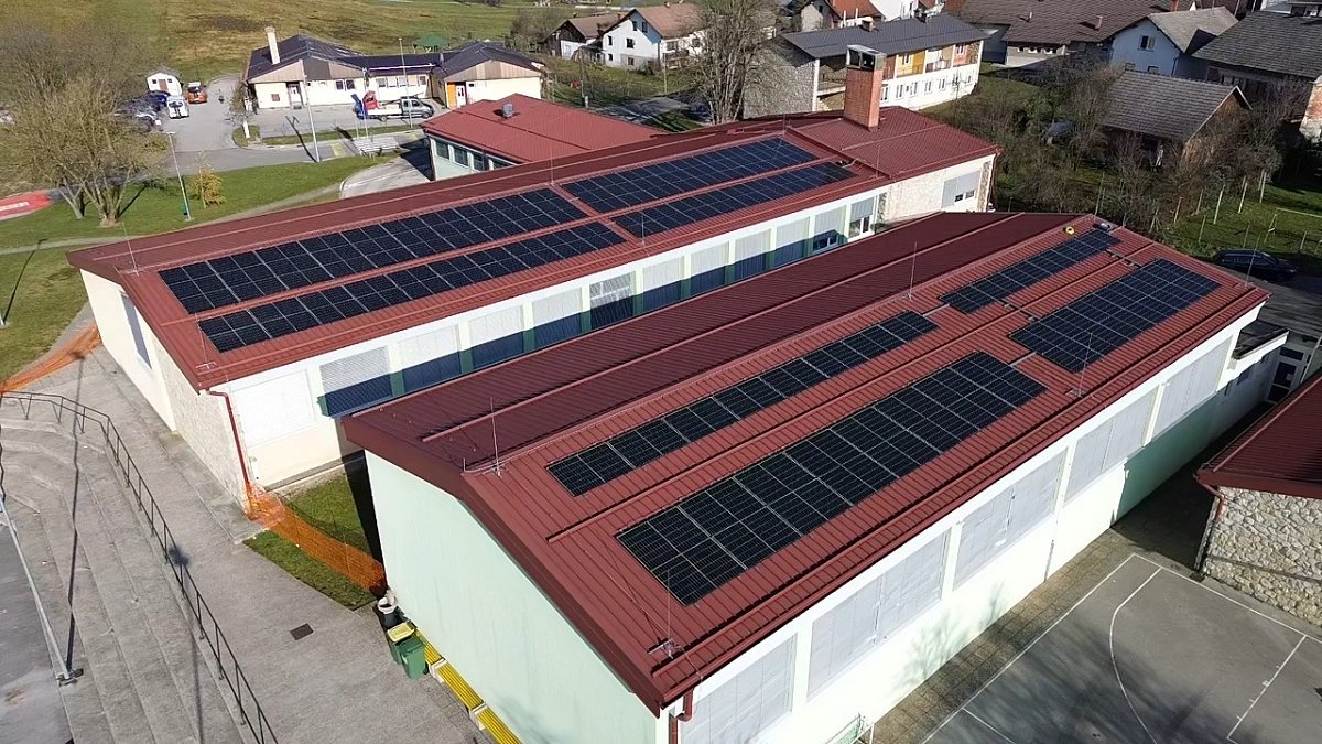 16 objektov v lasti občine s sončnimi elektrarnami.jpg