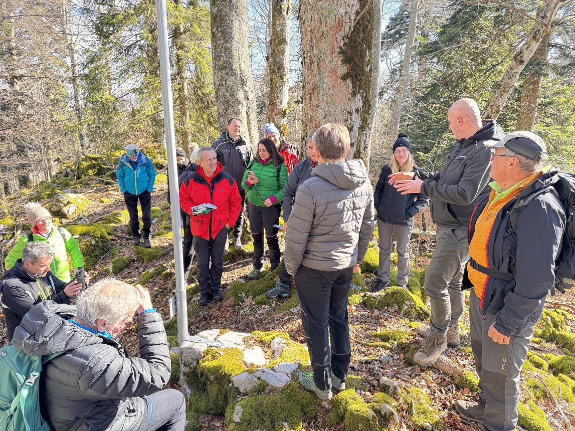 Obeležitev najvišjega vrha občine Črnomelj (2).jpg