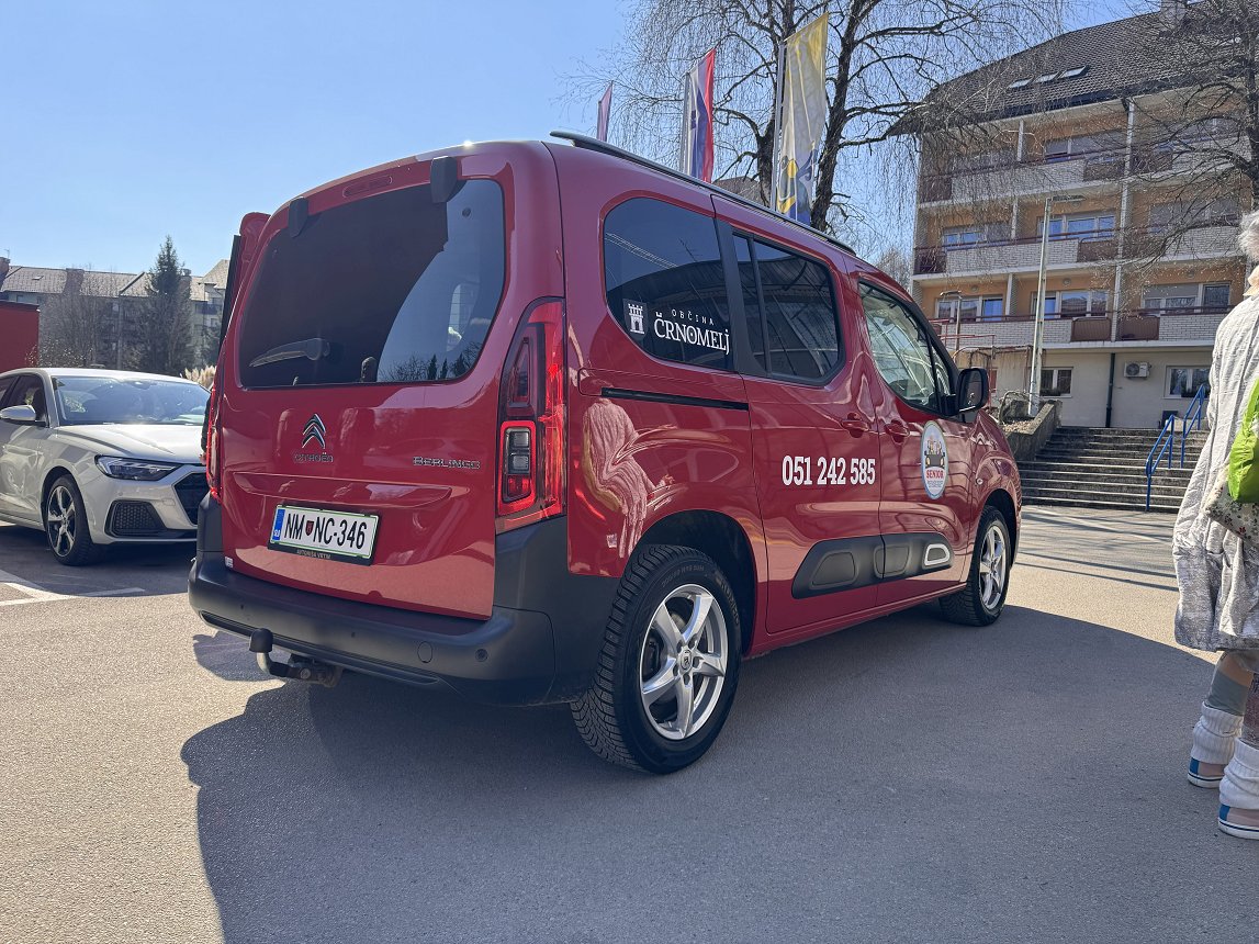 Župan predal vozilo Senior Domu starejših občanov Črnomelj (4).jpeg