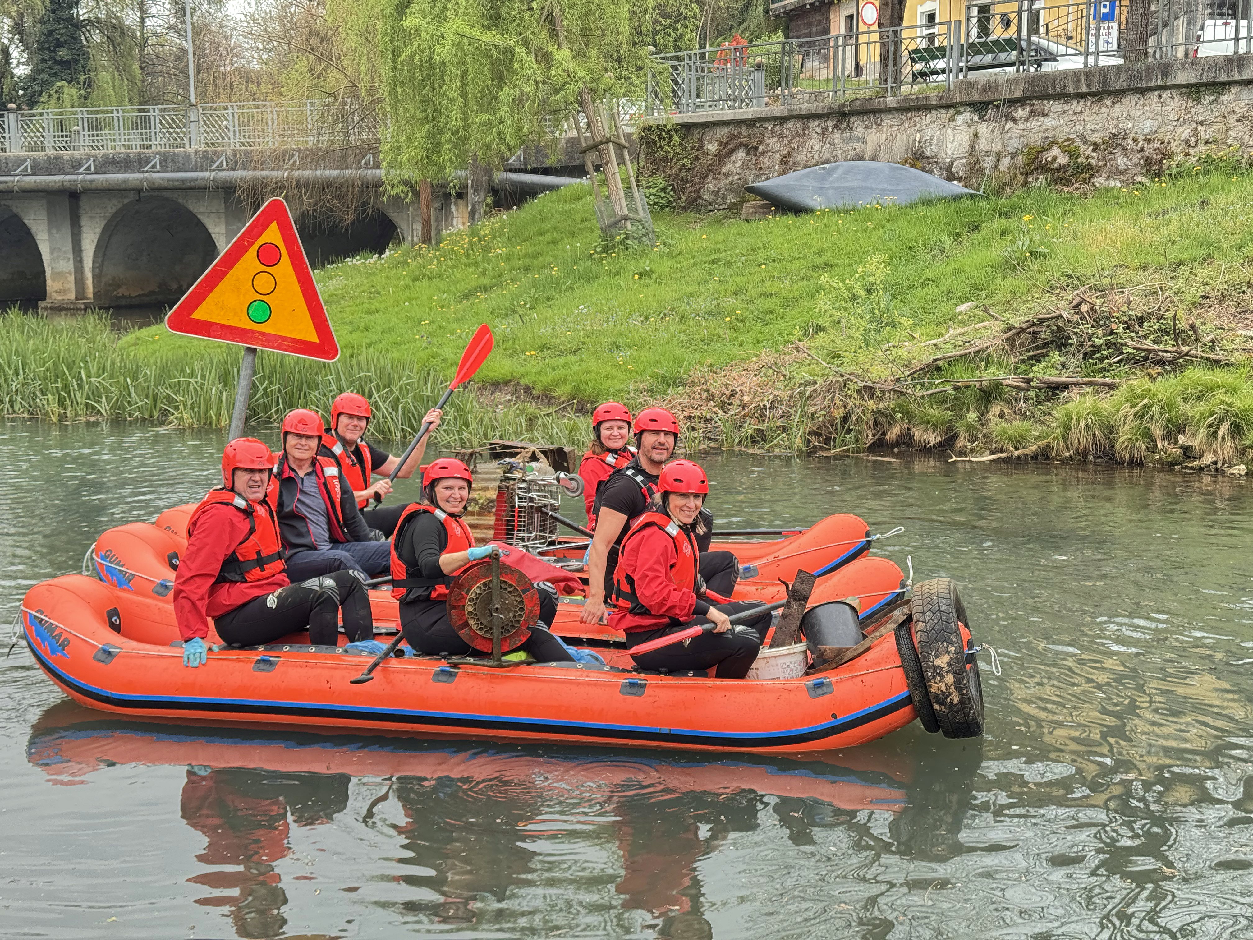 Fotografije iz čistilne akcije v sklopu projekta Zeleni kilometer (1)