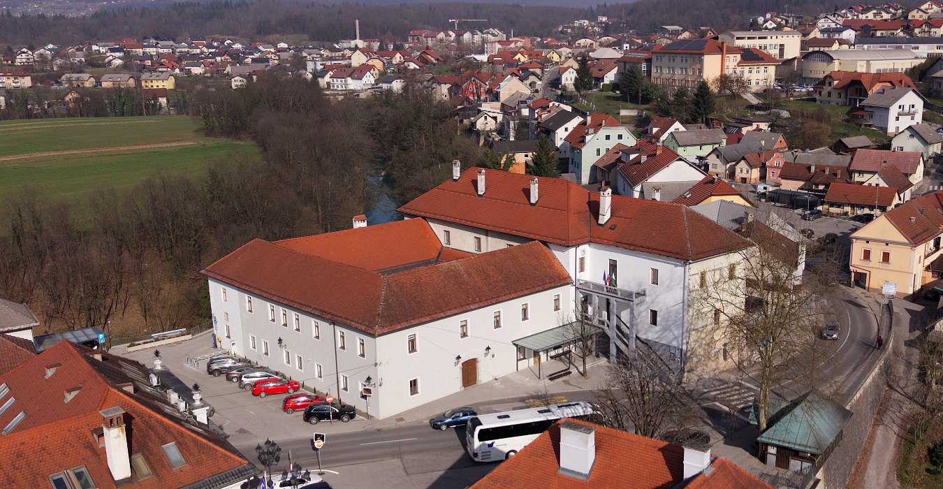 Slika Gradu Črnomelj iz zraka